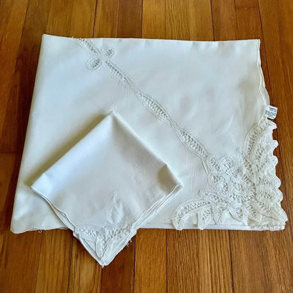 Vintage White 100% Cotton Battenberg Lace Tablecloth with 4 Matching Napkins